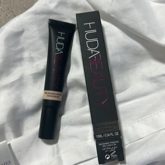 💕🍭Huda Beauty Graham Cracker Overachiever Concealer - Picture 3 of 7